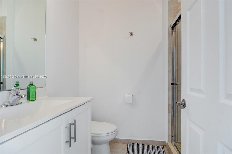 Building Photo - 21016 NE 2nd Ct