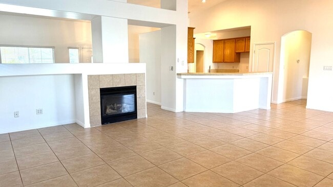 Building Photo - STUNNING POOL HOME IN SOUTHWEST BAKERSFIELD