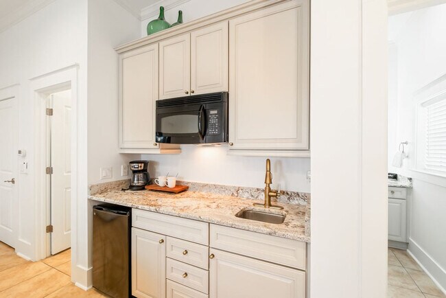 Building Photo - 22022 Front Beach Rd