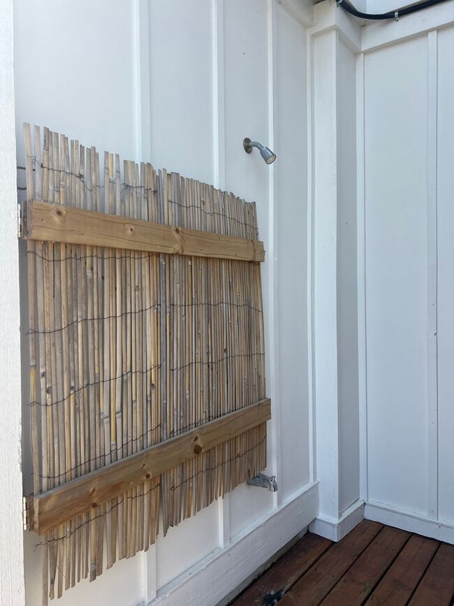 Building Photo - Carolina Beach - One Bedroom Studio/Room -...