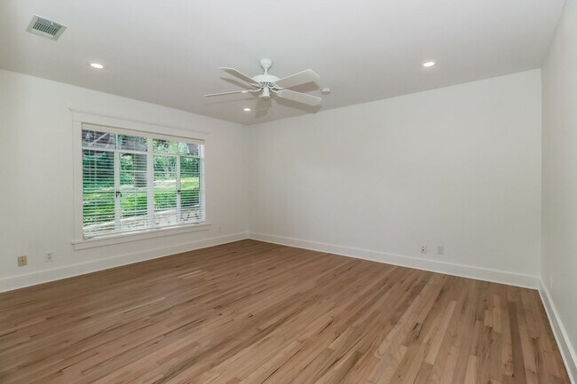 Building Photo - Amazing opportunity in the heart of Centra...