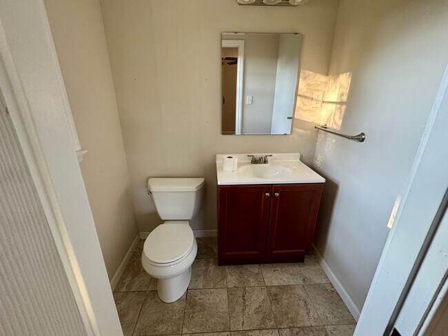 Building Photo - 3 Bedroom Home in Saks!