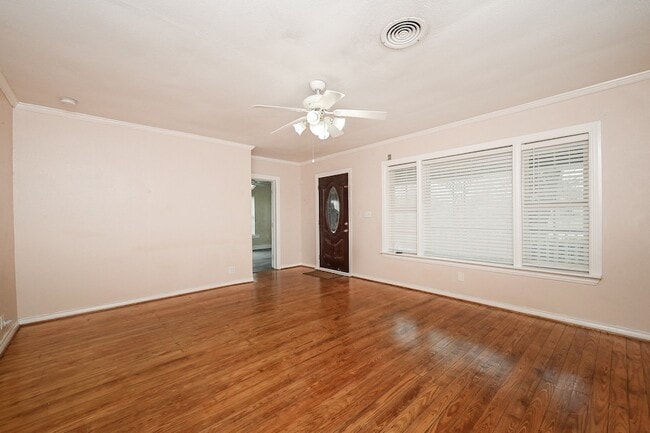 Building Photo - 416 N Houston Ave