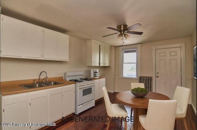 Building Photo - 18 Pine Rd