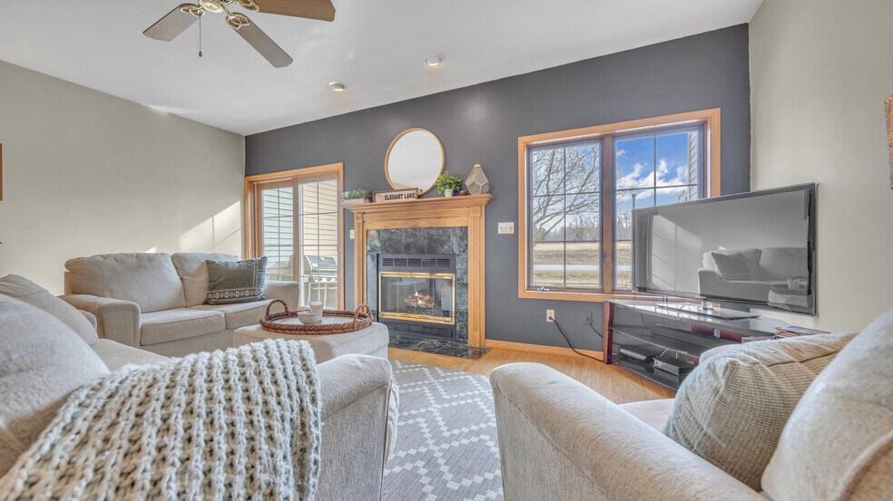 Living Room w/Gas Fireplace - 516 Otto Way