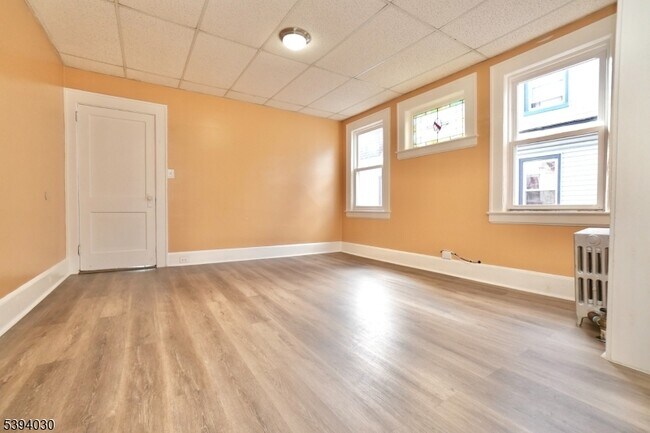 Building Photo - 180 Hobson St