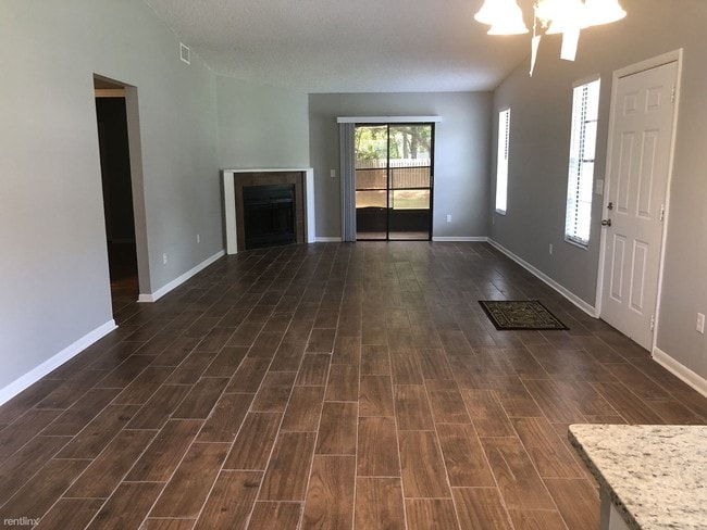 Building Photo - 2 br, 2 bath Condo - 10101 Lake Oak Cir