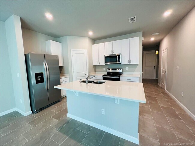 Building Photo - 3913 SE Mentmore Ln