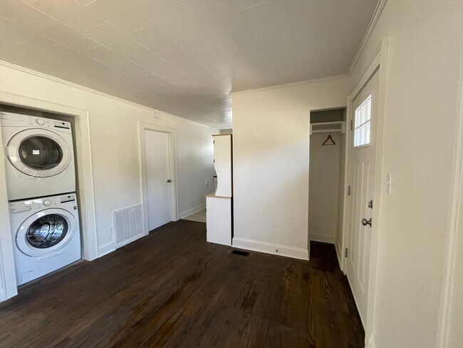 Building Photo - 2 Bedroom duplex on edge of Downtown Morganton