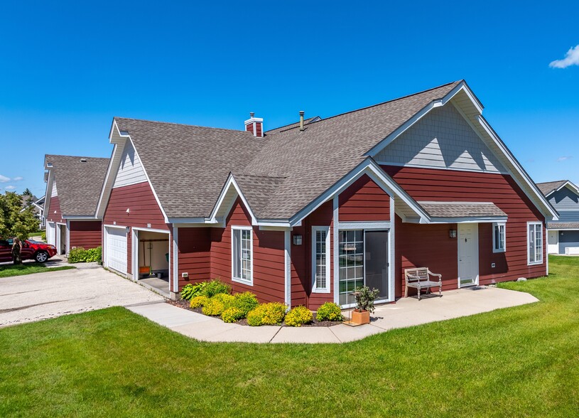 Building Photo - Mequon Trail Townhomes