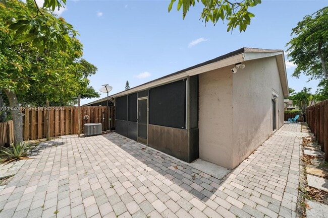 Building Photo - 4949 E Lakes Dr