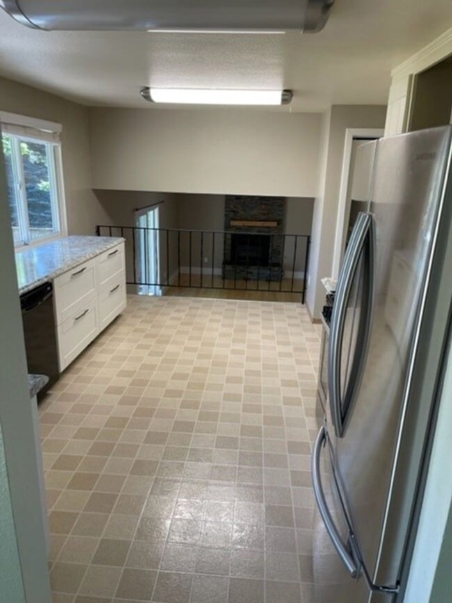 Building Photo - Beautifully Updated Home with Large Yard a...