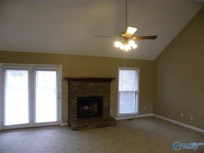 Building Photo - 102 Pam Cir