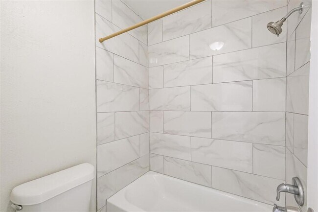 Building Photo - 10822 White Oak Bend Dr
