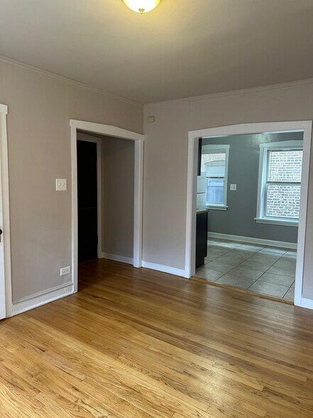 Building Photo - 4033 W Melrose St