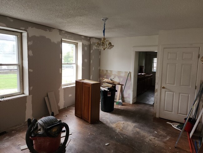 Building Photo - 302 Main St