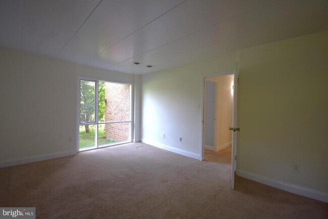 Building Photo - 2635 Fort Farnsworth Rd