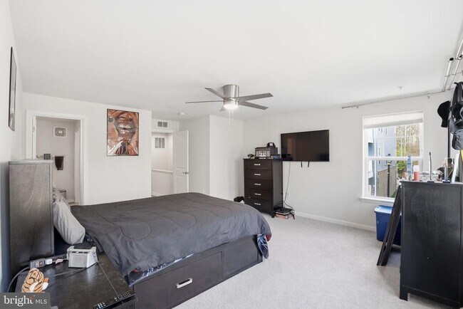 Building Photo - 10501 John Glenn St