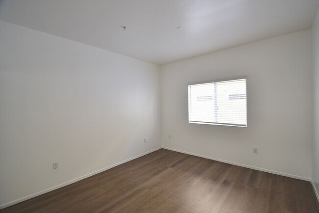 Building Photo - 11311 Morrison St