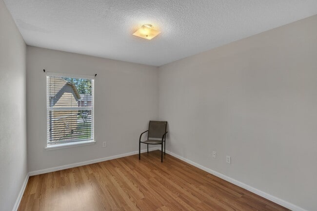 Building Photo - Great 2 bedroom/ 2 bathroom, 1 car garage ...