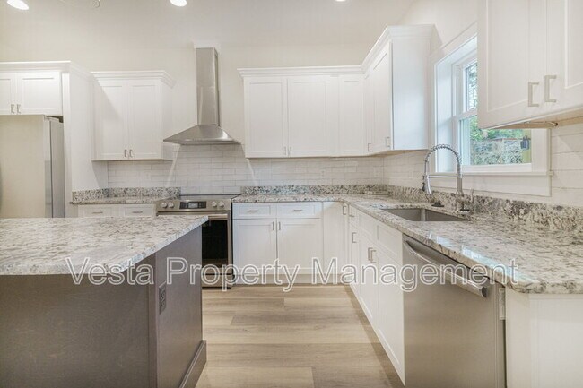 Building Photo - 39 Belmont Ave