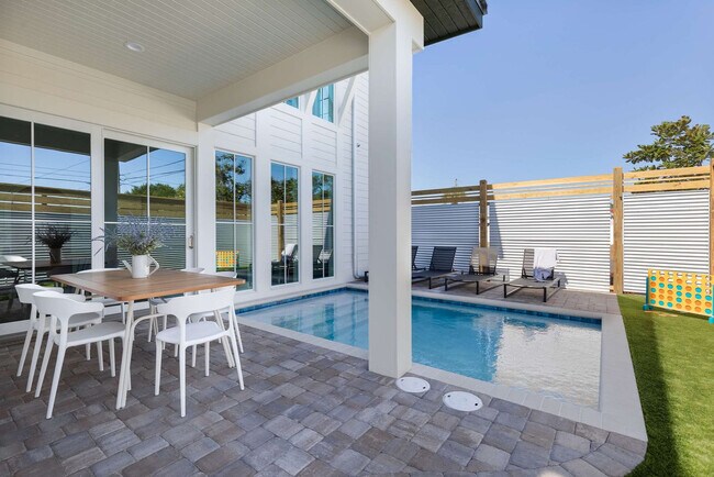 Building Photo - 226 George C Wallace Blvd