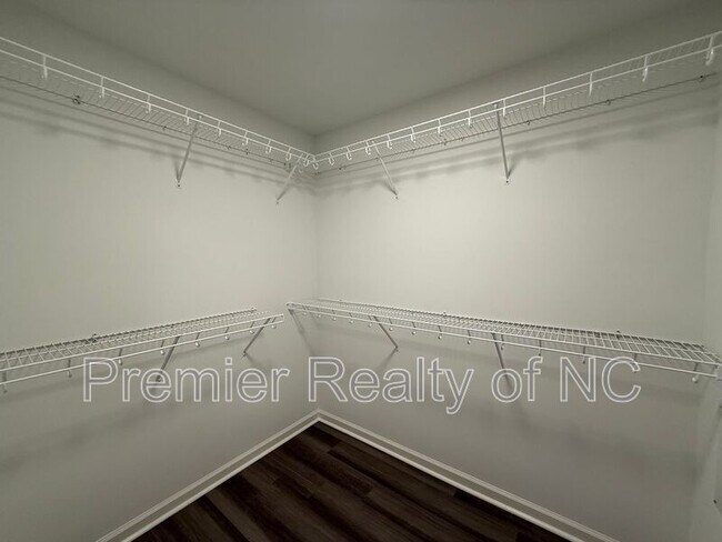 Building Photo - 7085 Hanesbrook Cir