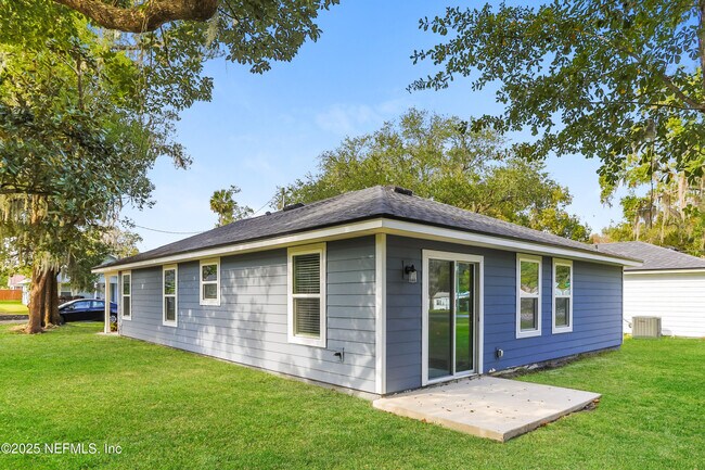 Building Photo - 416 Palm St