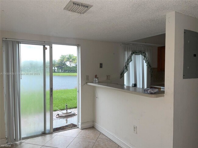 Building Photo - 3 br, 2.5 bath Condo - 180 Riviera Cir # 30-5