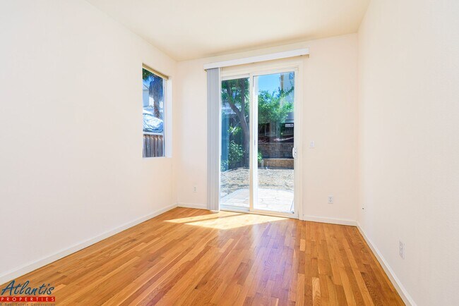 Building Photo - Beautiful Home | Remodeled Kitchen | Centr...