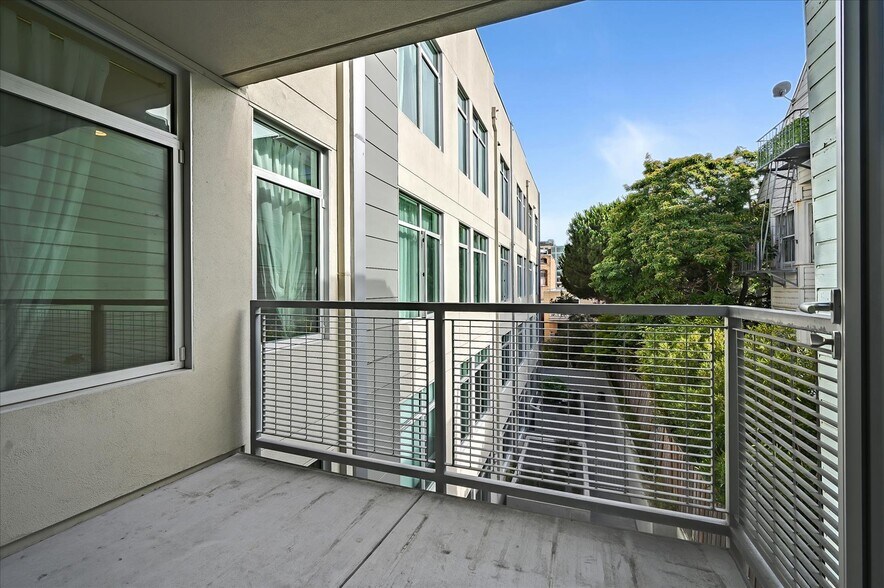 Building Photo - 2655 Bush St
