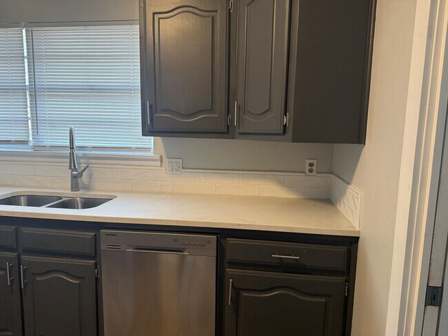 Building Photo - 2705 Cambridge St