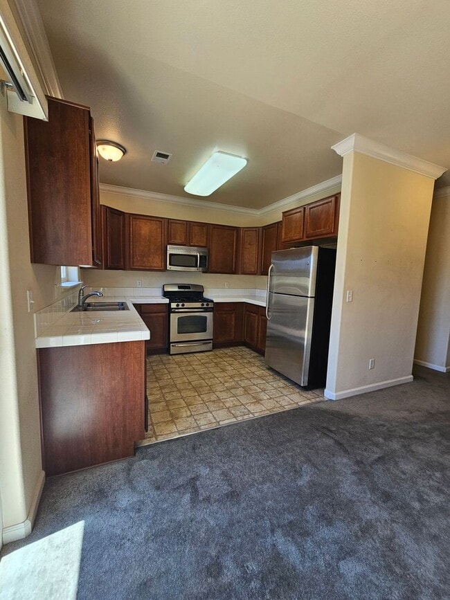Building Photo - 2 Bedroom 2.5 Bath Close to UNR!