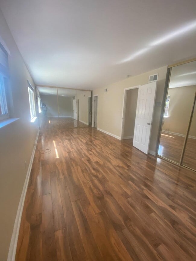 Building Photo - 623 Spar Dr