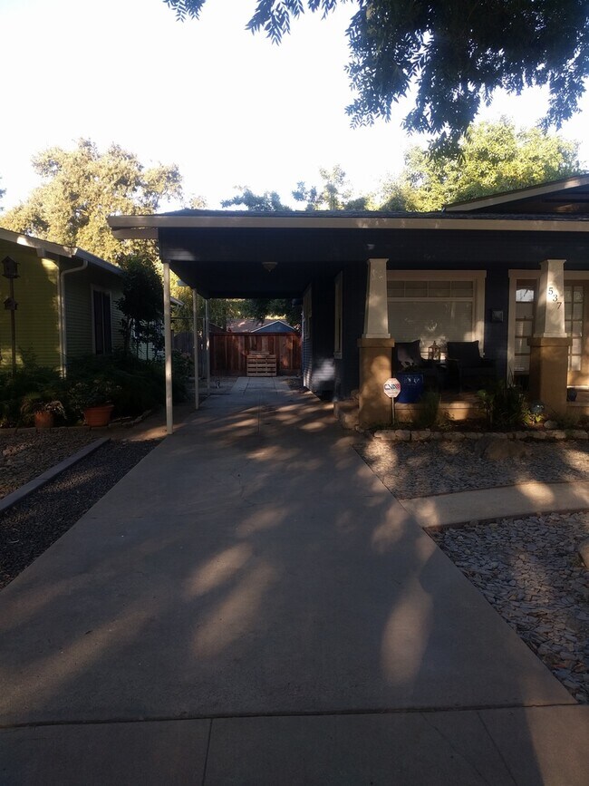 Building Photo - Craftsman Style Dream near Downtown