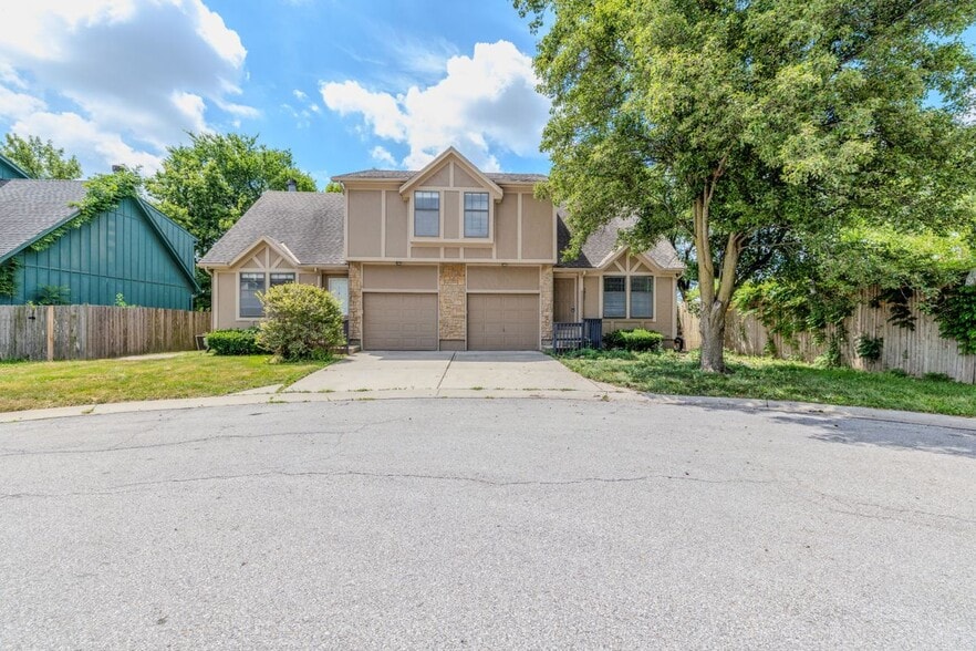 Primary Photo - 6811 W 149th Terrace