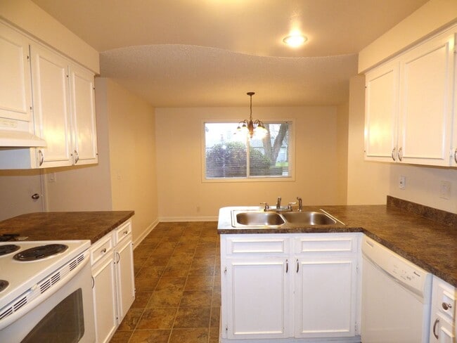 Building Photo - 3 bed 2 bath Home in North Salem