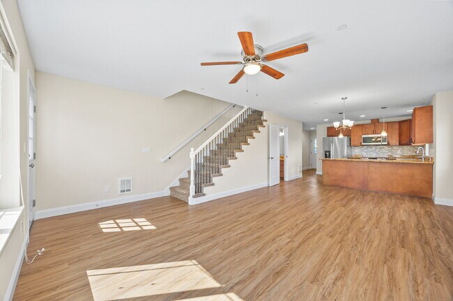 Building Photo - **APPLICATION ALREADY RECEIVED. NO SHOWINGS AT THIS TIME** 4 bedrooms, 2.5 bathrooms with attache...