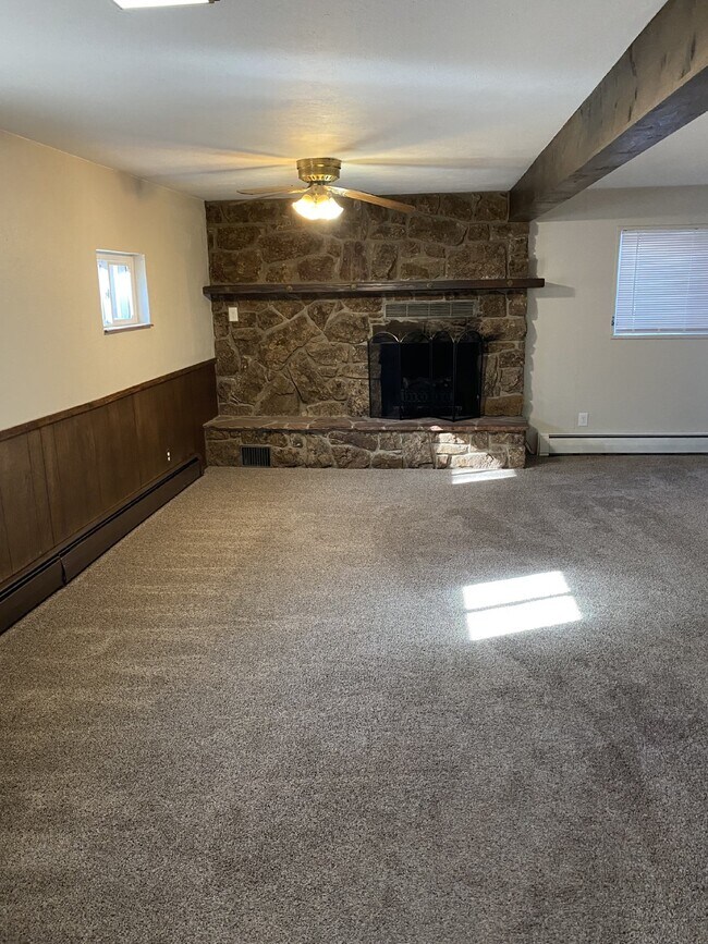 Building Photo - 4 bedroom - Hartsock