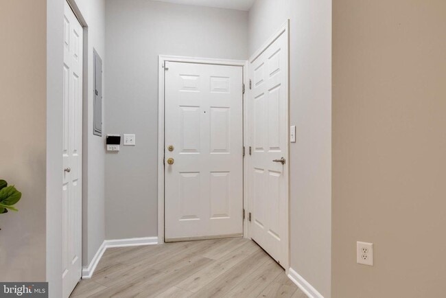 Building Photo - 7557 Stoney Run Dr