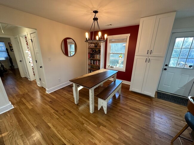 Building Photo - 1209 Hillwood Ct SE