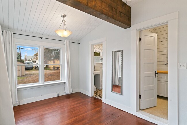 Building Photo - Historic Wenatchee Home 3 Bedroom 2 Bath