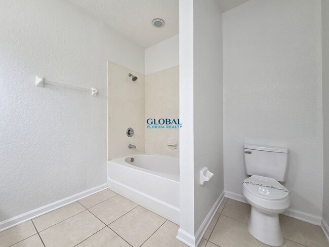 Building Photo - 3Bdrm Townhome -- Gated Community of Vista...