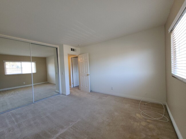 Building Photo - 2 Bedroom Condo in El Cajon with AC!