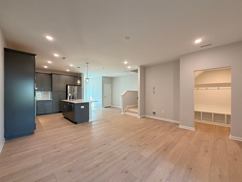 Building Photo - 2459 Englemann Dr