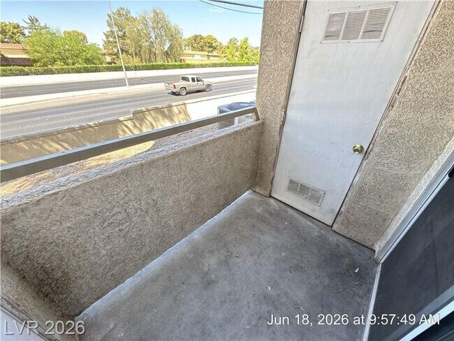 Building Photo - Green Valley Condo w/Community Pool!!