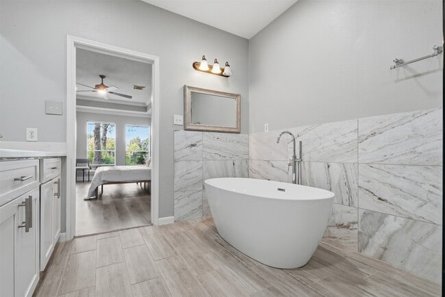 Building Photo - 6426 Portuguese Bend Dr