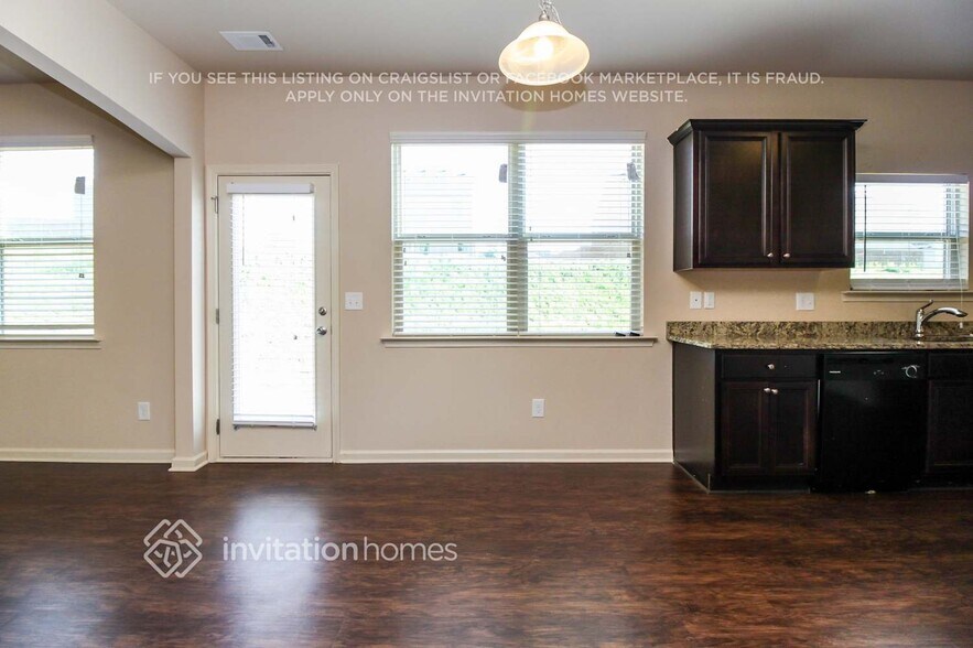 Building Photo - 3670 Brookhollow Dr