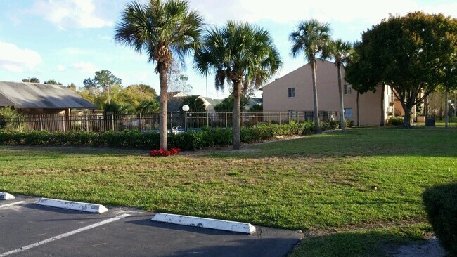 Building Photo - 5207 Via Hacienda Cir