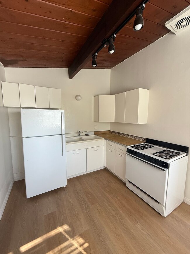 Building Photo - 4470